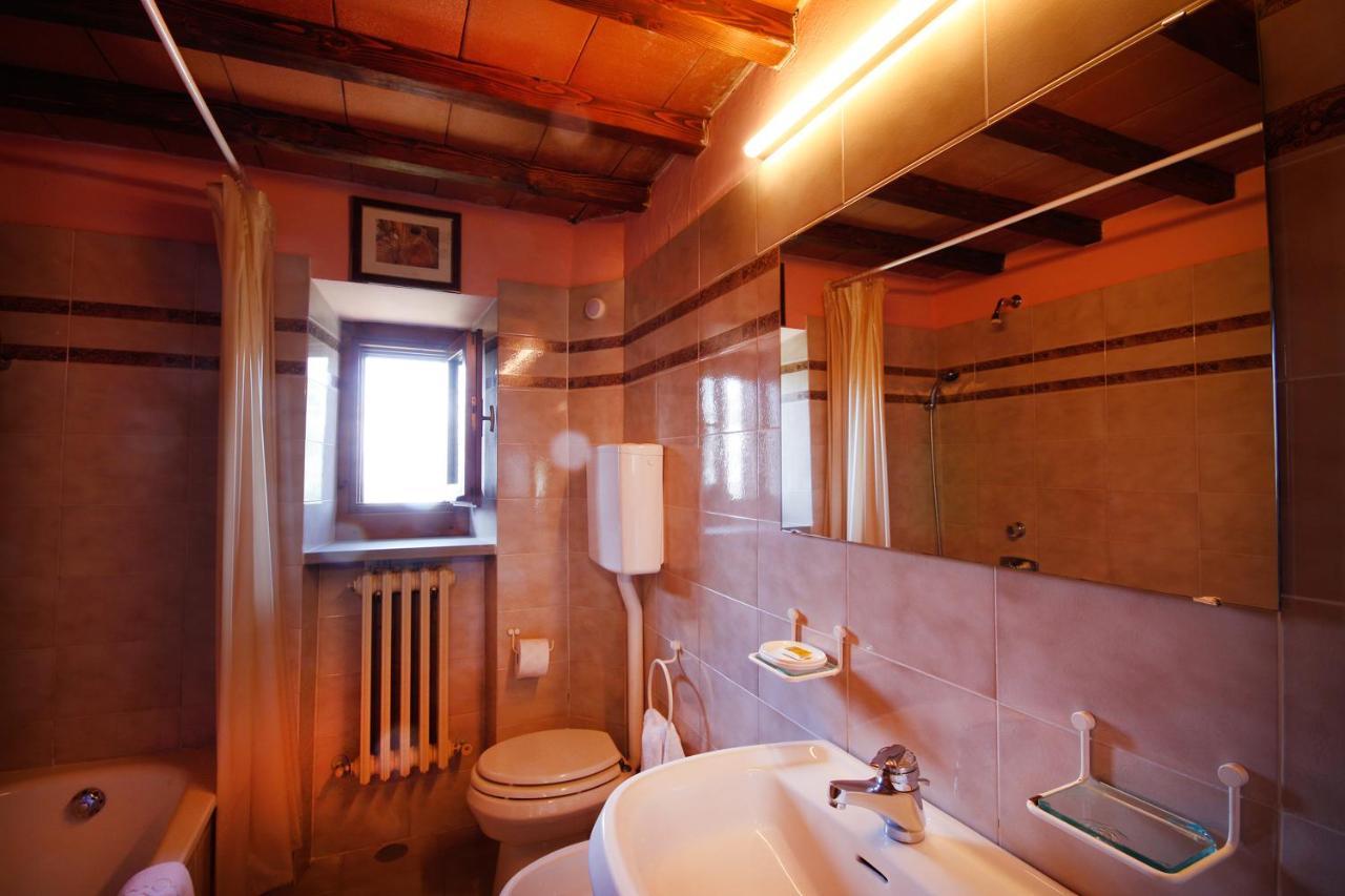I Trebbiali Bed & Breakfast เรกเจลโล ภายนอก รูปภาพ